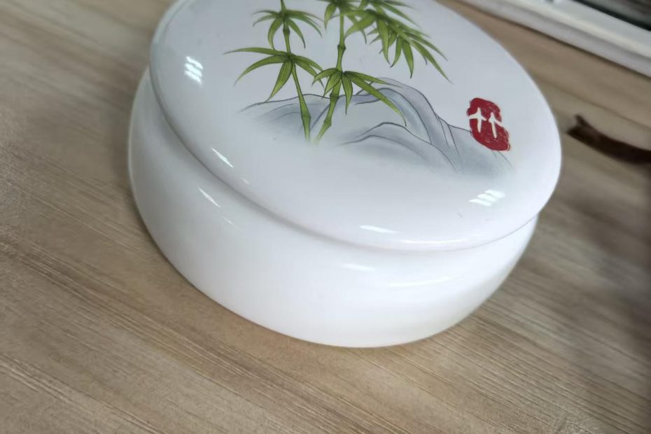 2026年3月30日上海化妆品公司定制化妆品陶瓷盒粉盒陶瓷首饰盒带螺丝口的，上海礼品定制包装盒定制陶瓷礼品盒定制133-7345-1688陶瓷首饰盒定制，陶瓷礼品盒定制订做陶瓷化妆品https://shenshihu.cn/